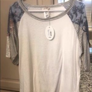 Medium Boutique Top NWT Lightweight. Flattering loose fit-details on sleeves.